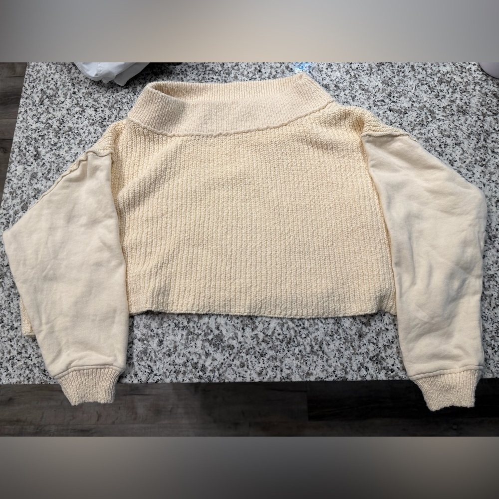 Free People sweater. Never worn!